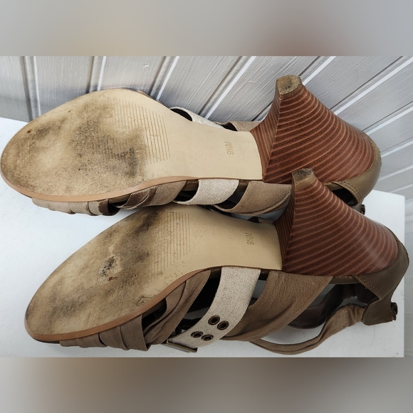 B Makowsky Ruched Saffron Stone Leather Stack Heel Sandals 9.5 EUC - Picture 9 of 9